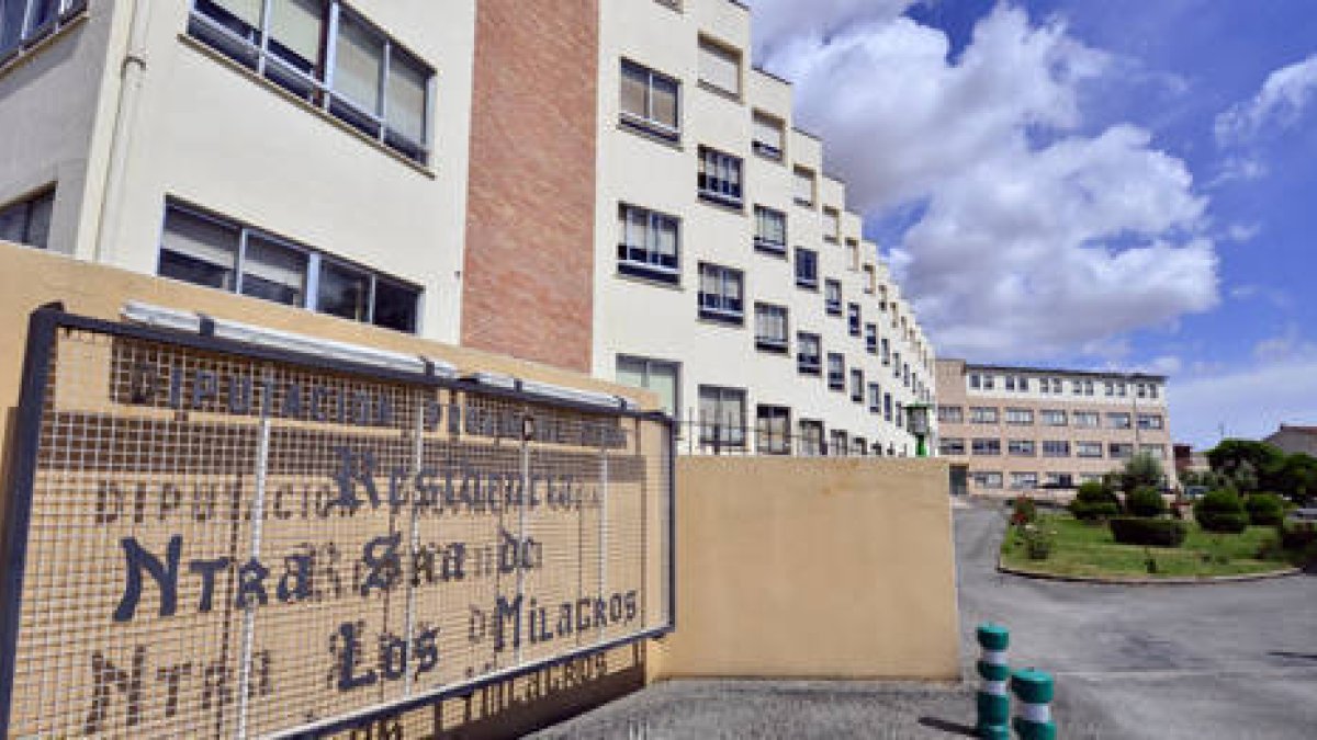 Exterior de Nuestra Señora de los Milagros. / á-