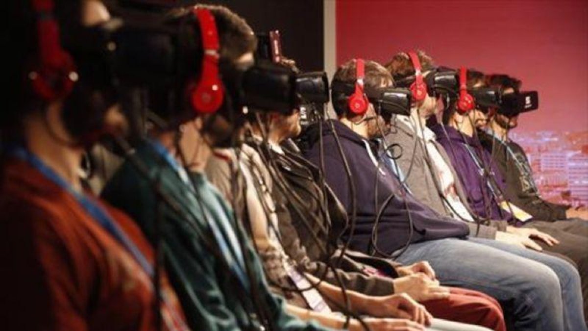 Experiencia en el estand de Seat en el último Mobile World Congress.-JULIO CARBÓ