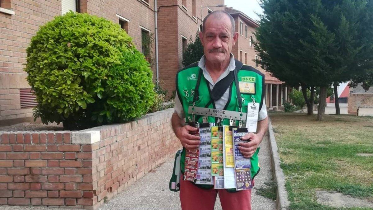 Ángel Crespo, vendedor.-HDS