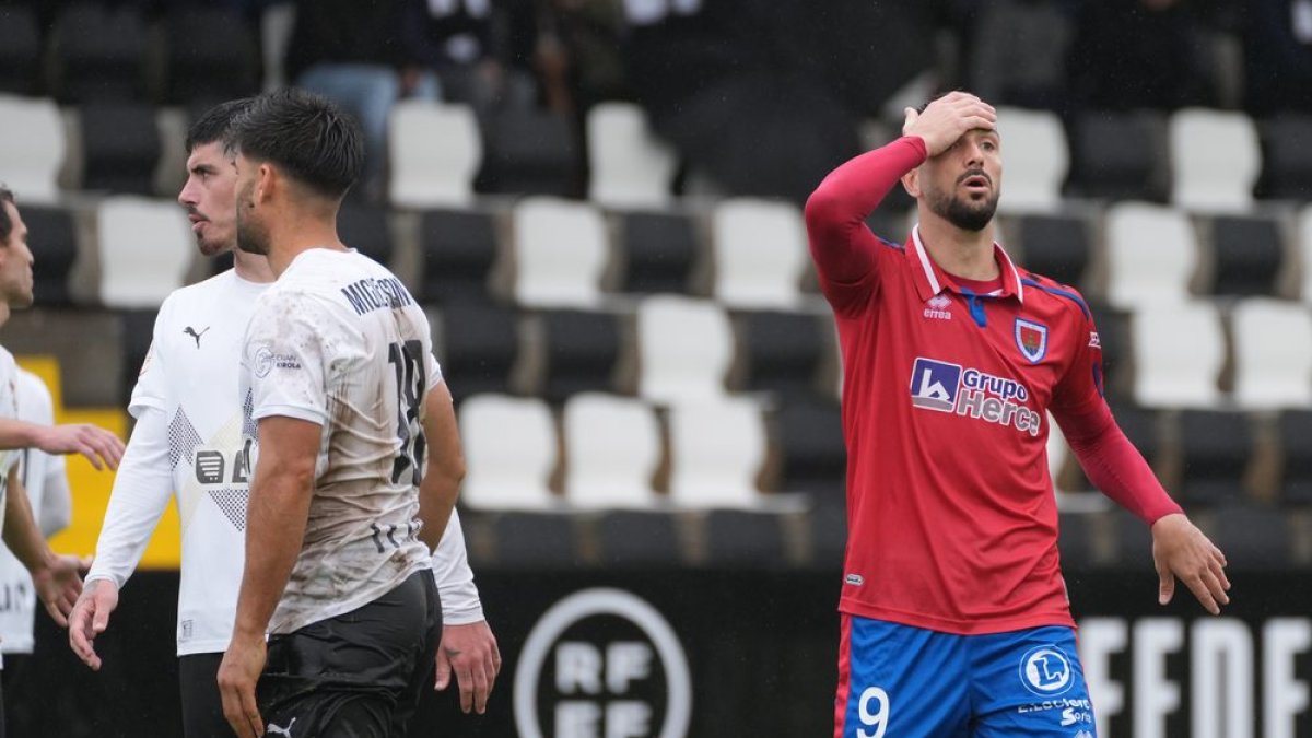 Rubén Mesa en el partido en Irún en el que el Numancia perdía en el último minuto. HDS