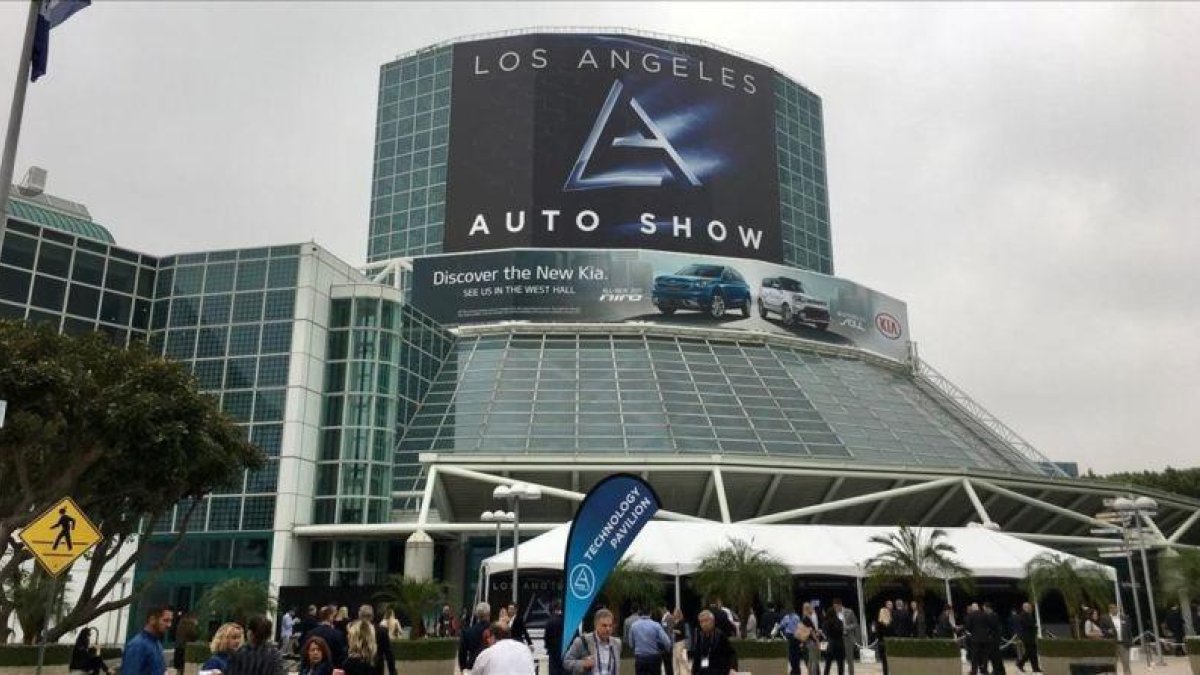 Acceso principal al Salón del Automóvil de Los Angeles.-