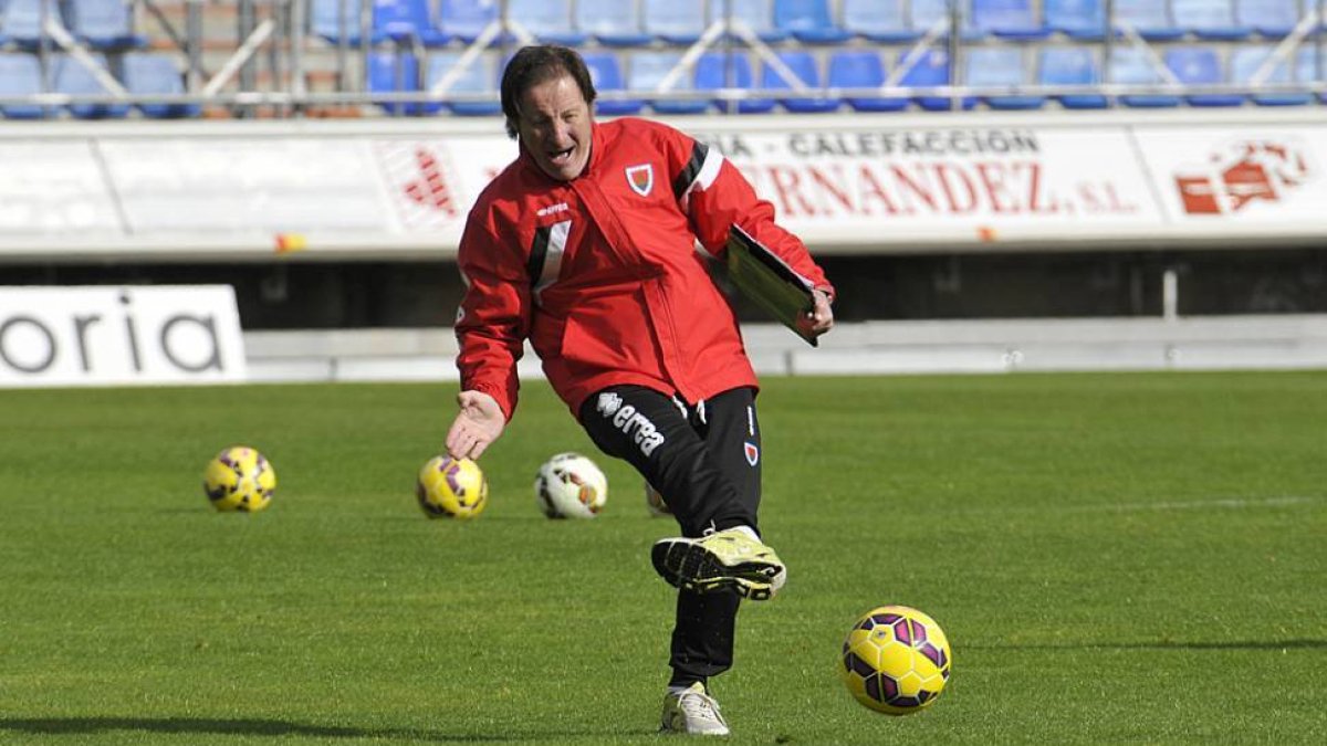 El entrenador del Numancia, Juan Antonio Anquela.-VALENTÍN GUISANDE