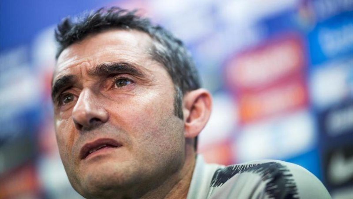 Valverde, en una rueda de prensa en la ciudad deportiva del Barça en Sant Joan Despí.-JORDI COTRINA