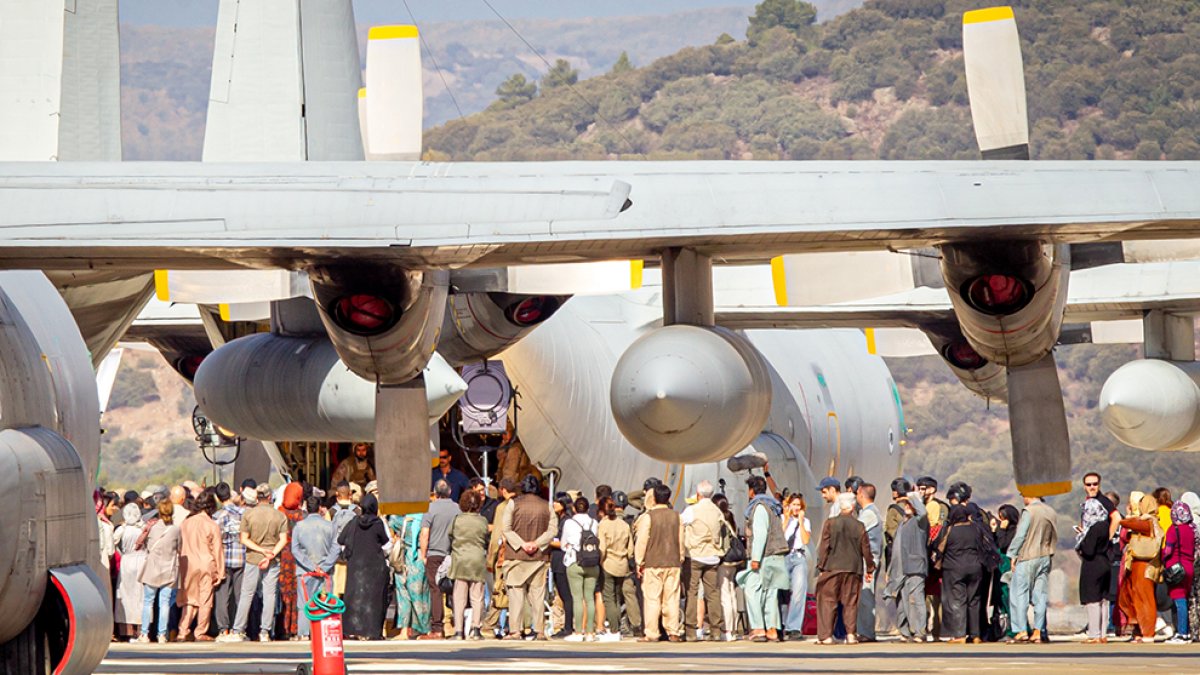 Rodaje de 'La Unidad' en el Aeródromo de Garray. MARIO TEJEDOR