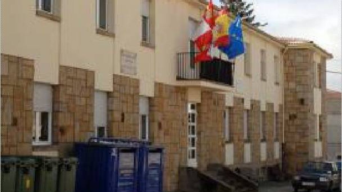 Colegio de Navaleno. / VALENTÍN GUISANDE-