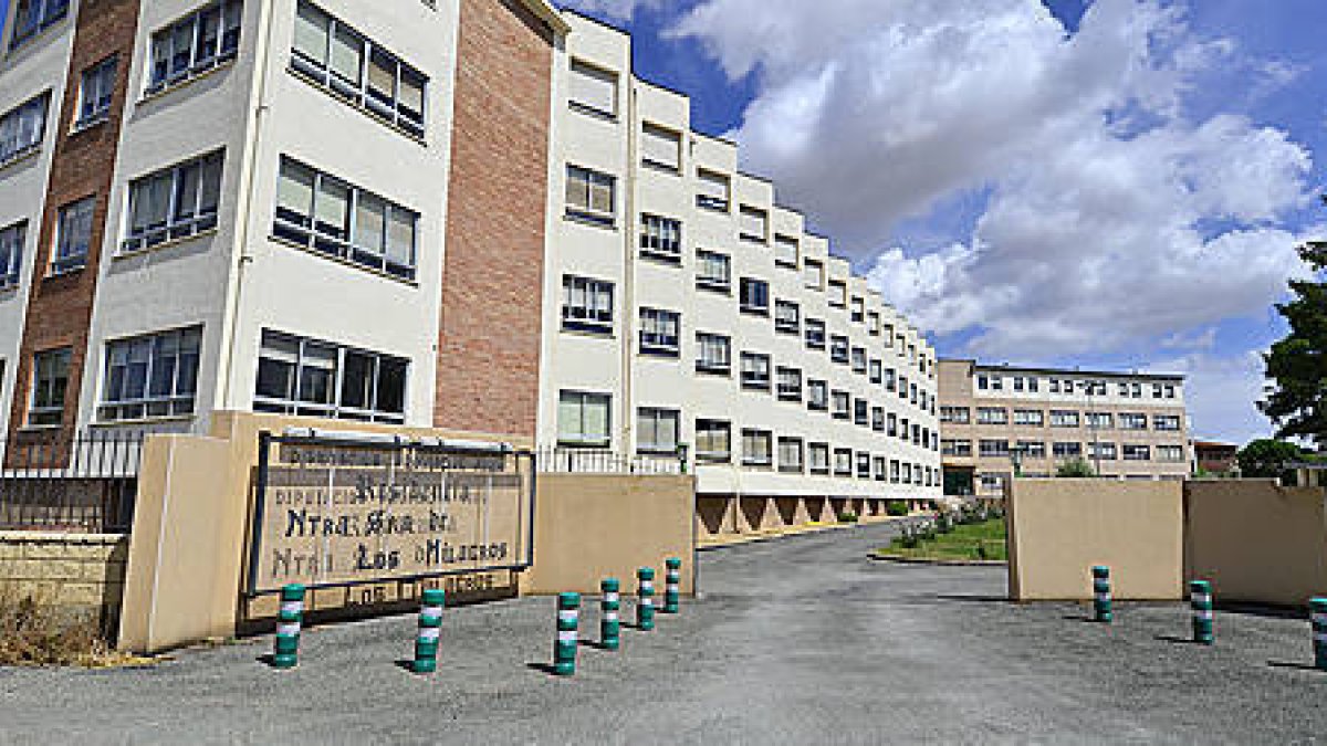 Exterior de la residencia de Ágreda. / VALENTÍN GUISANDE-