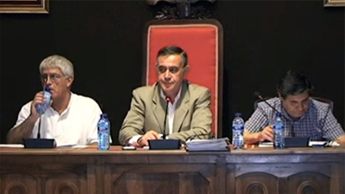 Luis Cuesta, Antonio Pardo y Elías Alonso, en el pleno de El Burgo de Osma.-HDS