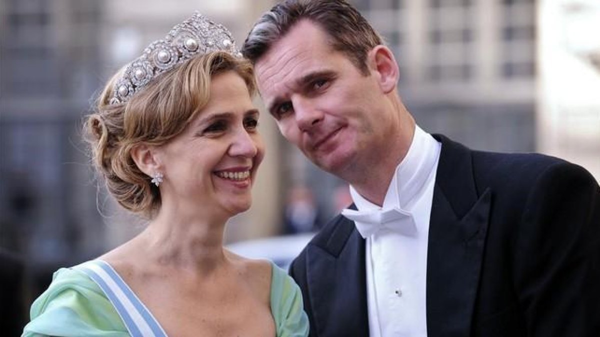 La infanta Cristina e Iñaki Urdangarin, en una boda de la familia real de Suecia, en 2010.-AFP