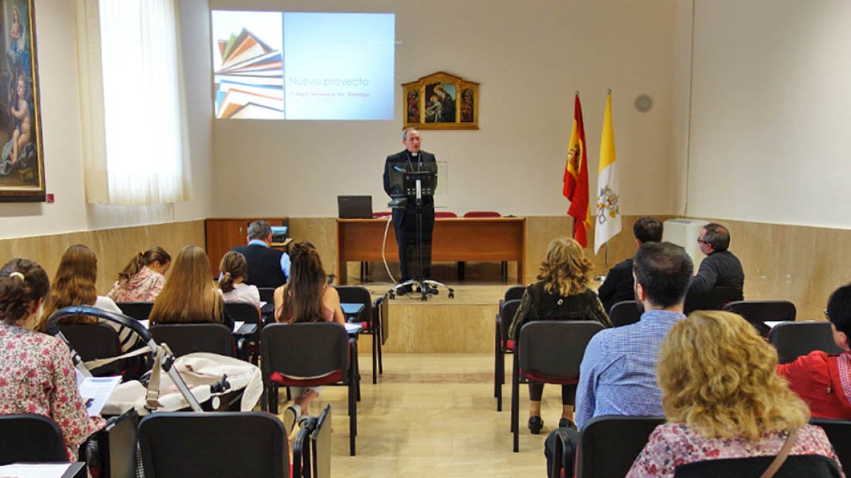 El obispo de Osma-Soria, Abilio Martínez, en la jornada de puertas abiertas del Seminario. ANA HERNANDO