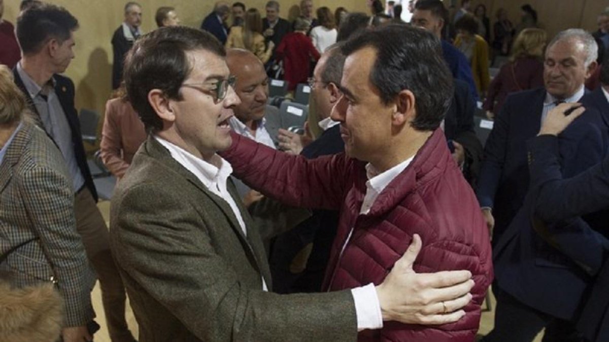 Alfonso Fernández Mañueco y Fernando Martínez Maíllo, ayer, en Zamora.-- ICAL