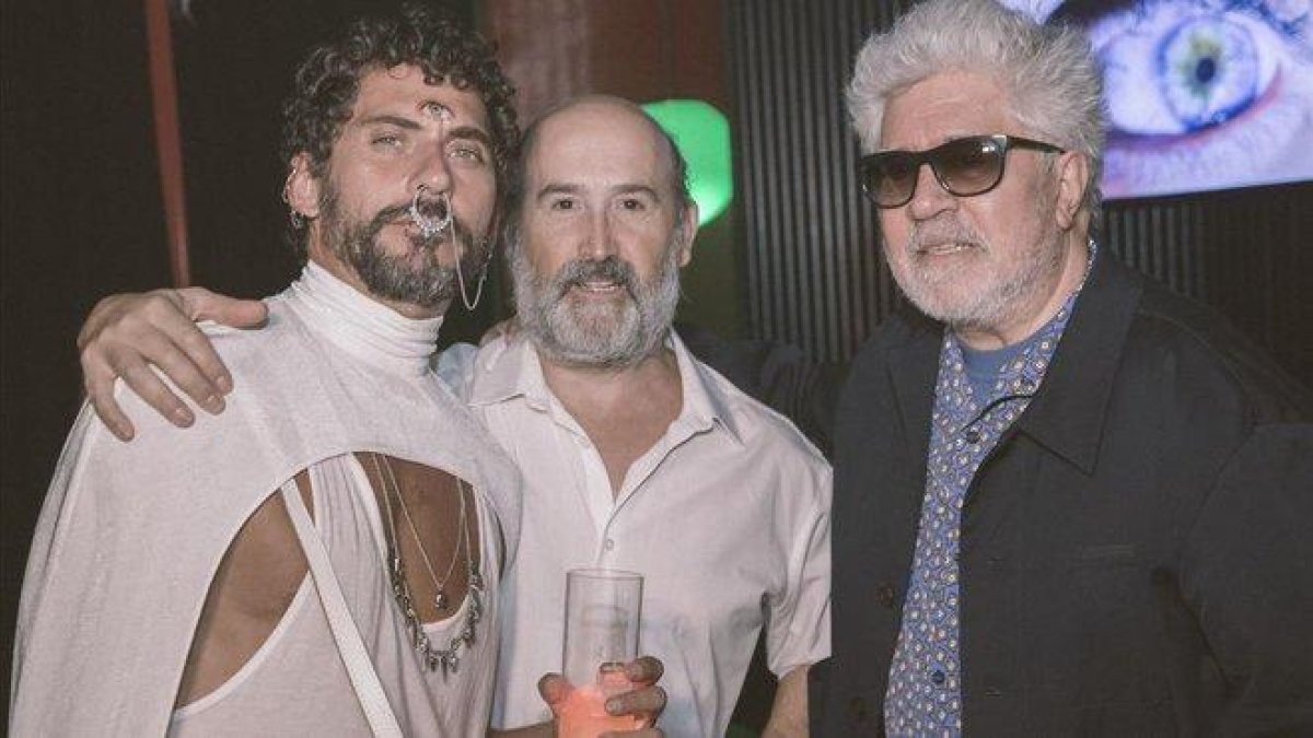 Paco León, Javier Cámara y Pedro Almodóvar.-