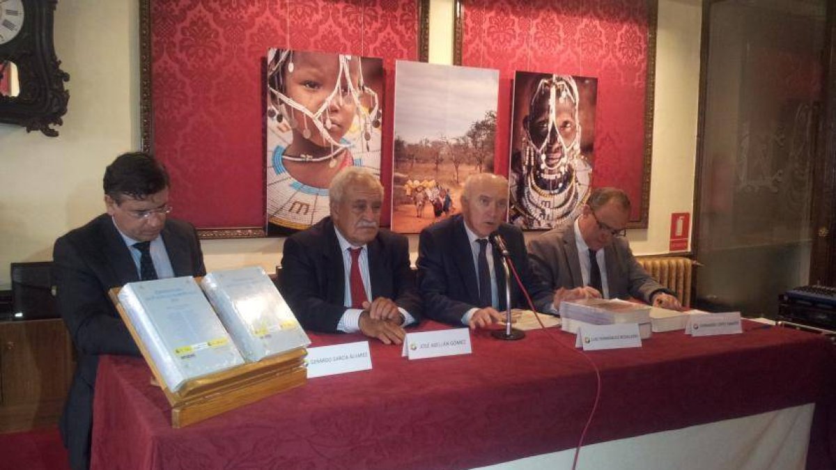 De izquierda a derecha, Gerardo García Álvarez, José Abellán, Luis Fernández Regalado y Fernando López Ramón.-SUBDELEGACIÓN