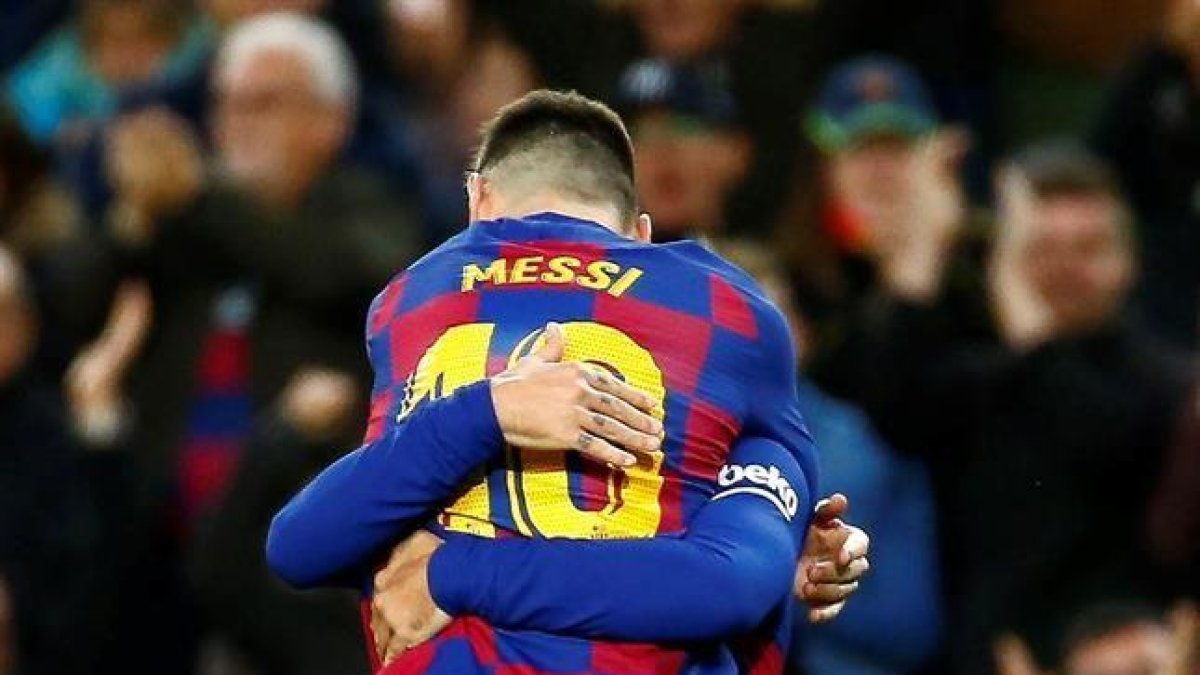 Lionel Messi y Antoine Griezmann celebran un gol.-EFE