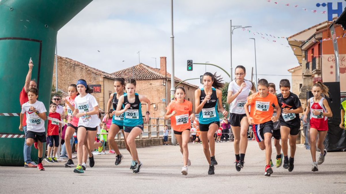 Varios jóvenes de categorías inferiores durante una prueba en Golmayo.