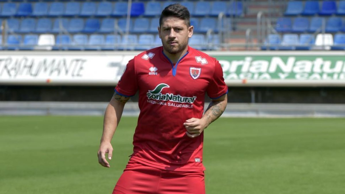 El delantero del Numancia, Javier Acuña.-VALENTÍN GUISANDE