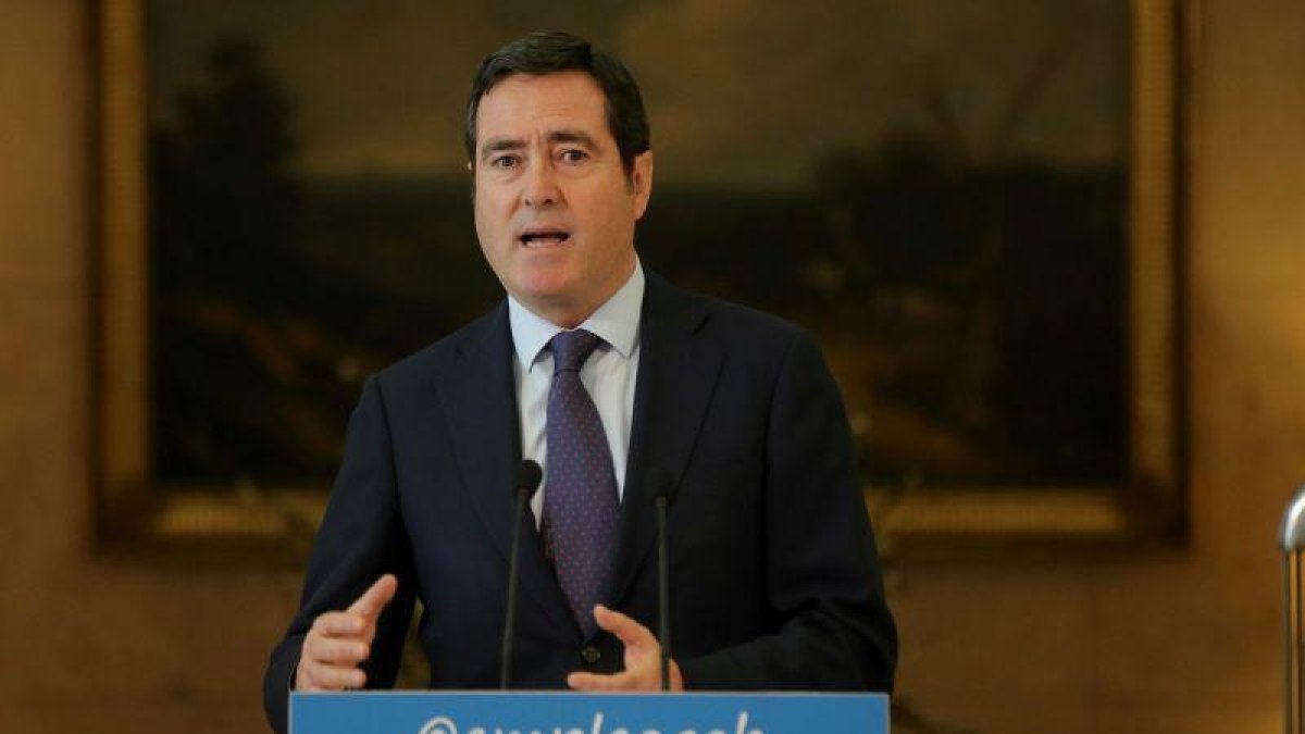 El presidente de Cepyme y vicepresidente de la CEOE, Antonio Garamendi, en una rueda de prensa.-JOSE LUIS ROCA (EL PERIODICO)