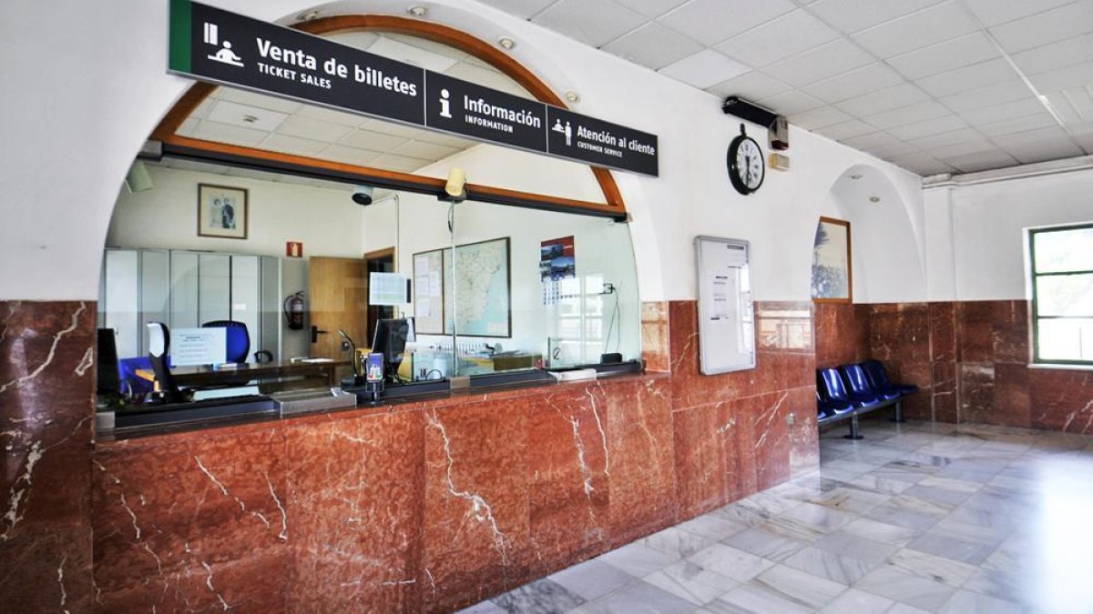 Vacío en la estación de ferrocarril de Soria.-VALENTÍN GUISANDE