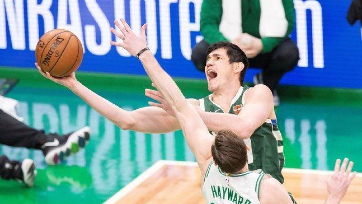 El ala-pívot montenegrino español Nikola Mirotic siguió de titular.-EPA