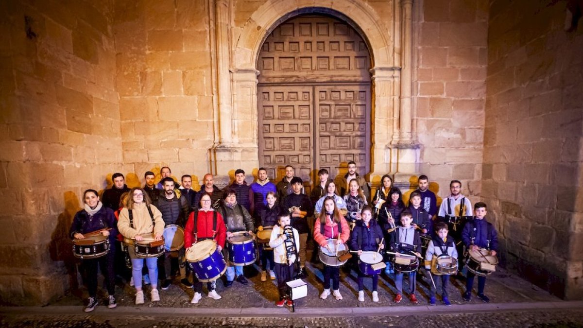 Foto de familia de la banda de música de Las Caídas de Jesús en Soria