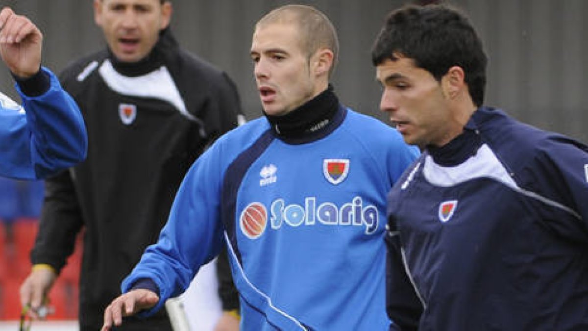 Adrián Ripa durante un entrenamiento en la Ciudad Deportiva. / VALENTÍN GUISANDE-