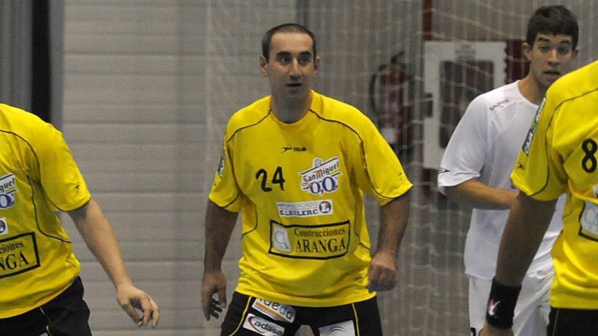 Andro vuelve a vestir de amarillo tres años después.-Álvaro Martínez