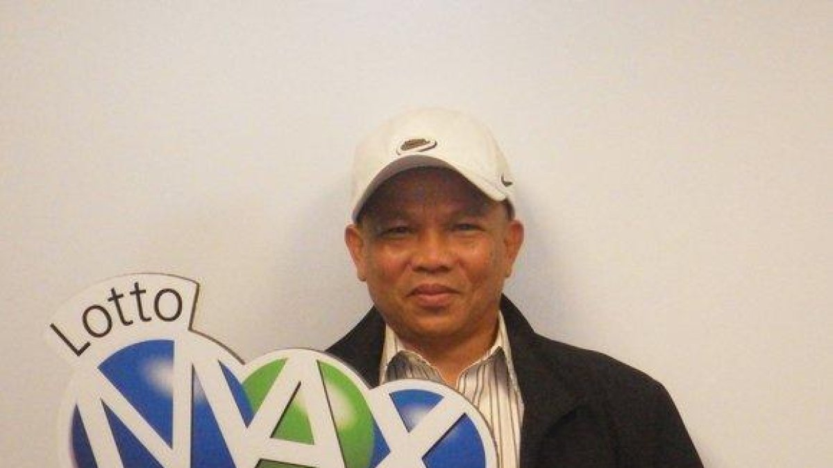 Bon Truong con el logo de la lotería canadiense.-WESTERN CANADA LOTTERY CORPORATION