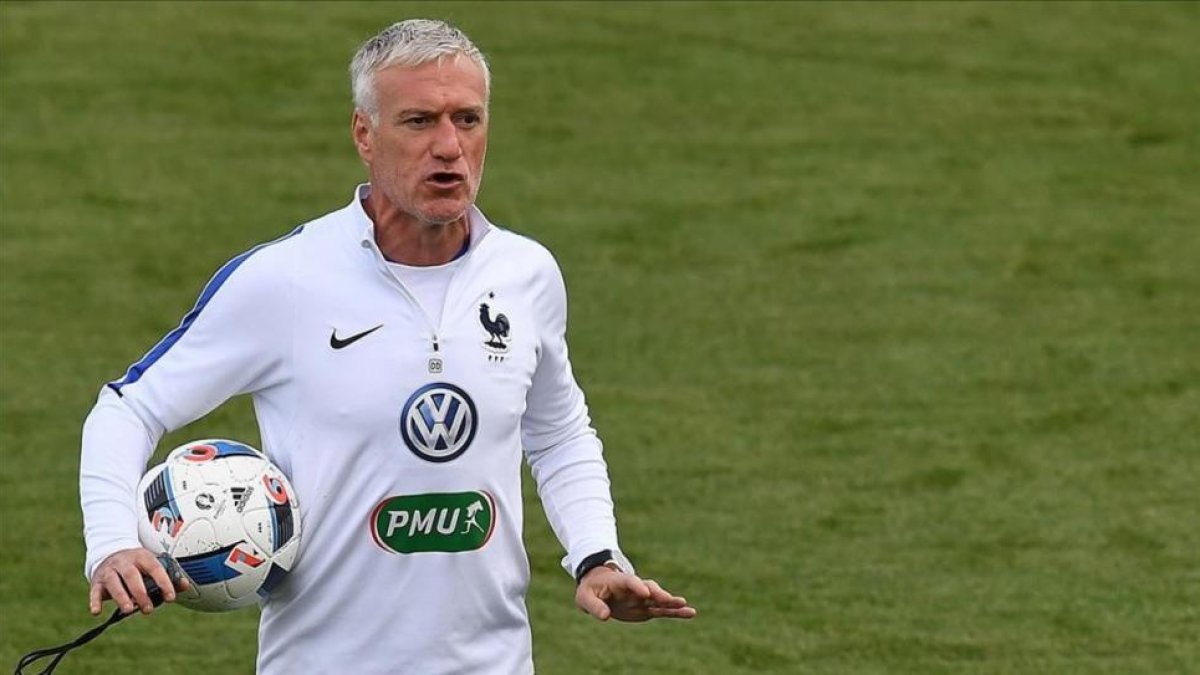 Didier Deschamps, durante un entrenamiento con la selección-AFP / FRANCK FIFE