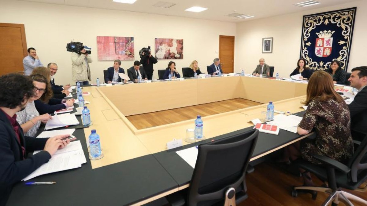 Reunión de la Junta de Portavoces de las Cortes.-ICAL