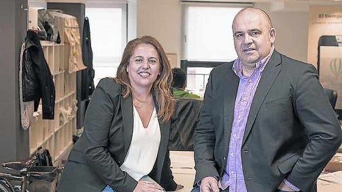 El inversor Carlos Blanco y la consejera delegada de Conector, Elisabeth Martínez.-MARC SÁNCHEZ