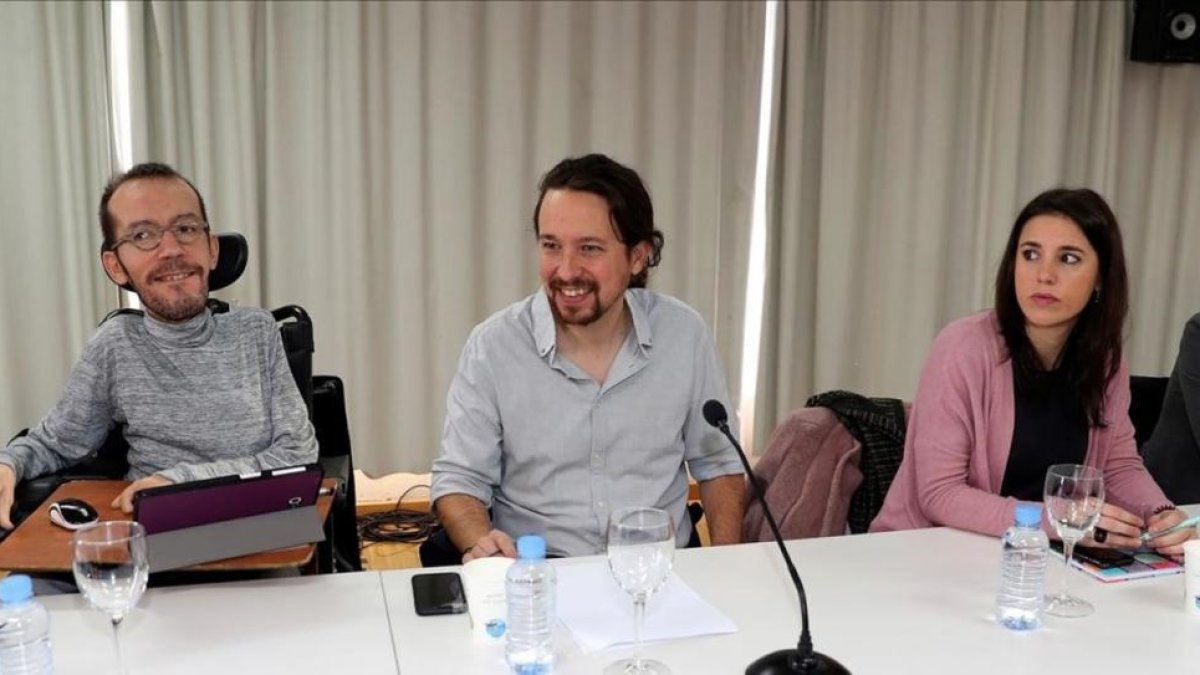 Pablo Iglesias, entre Pablo Echenique e Irene Montero, en el Consejo Ciudadano de Podemos-EFE / J J GUILLEN