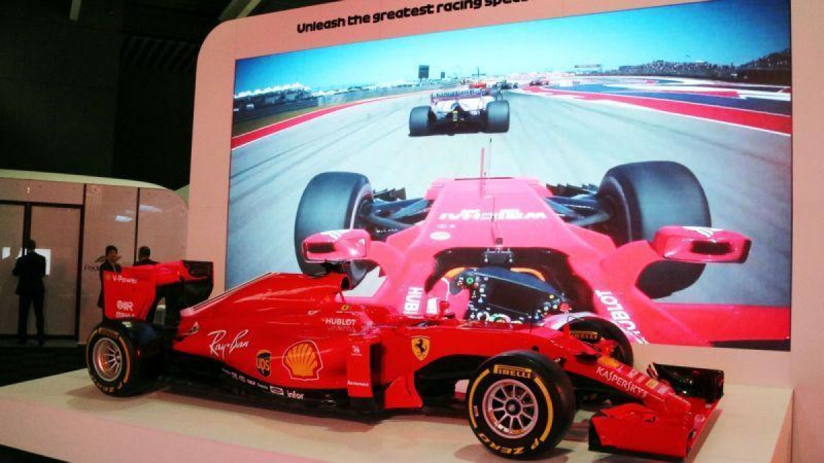 Expositor de promoción de la fórmula 1 en el Mobile World Congress de Barcelona.-EL PERIODICO (ACN)