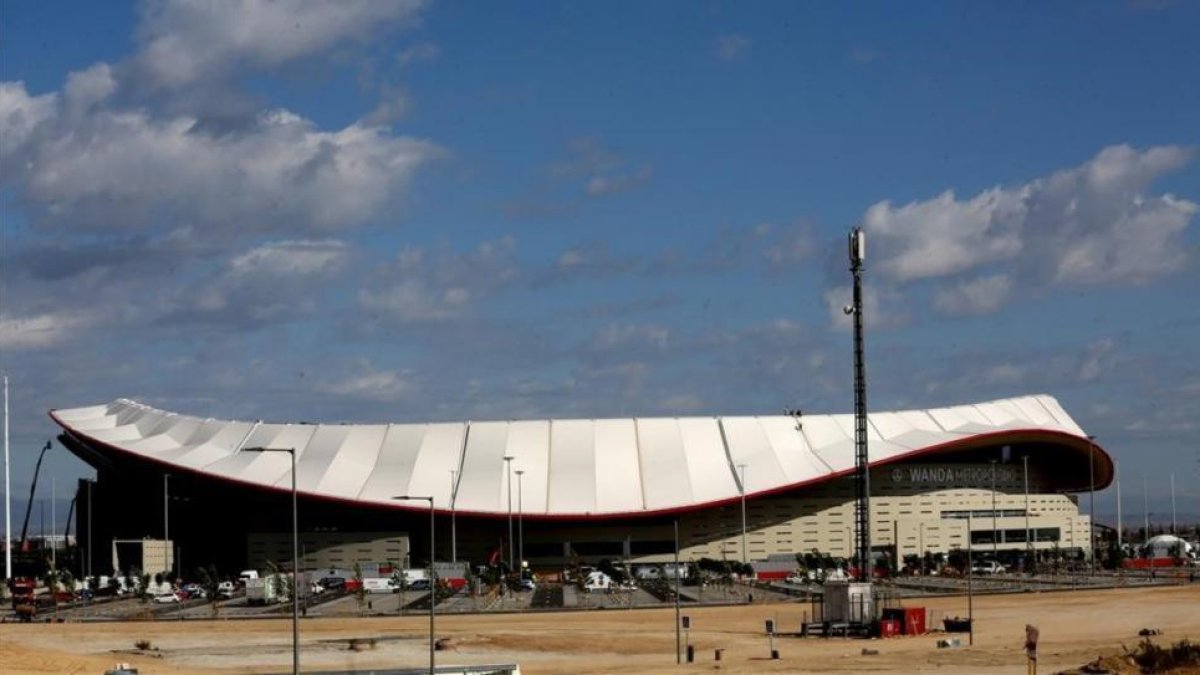 Aspecto exterior que ofrecía el Wanda Metropolitano este viernes por la mañana.-DAVID CASTRO