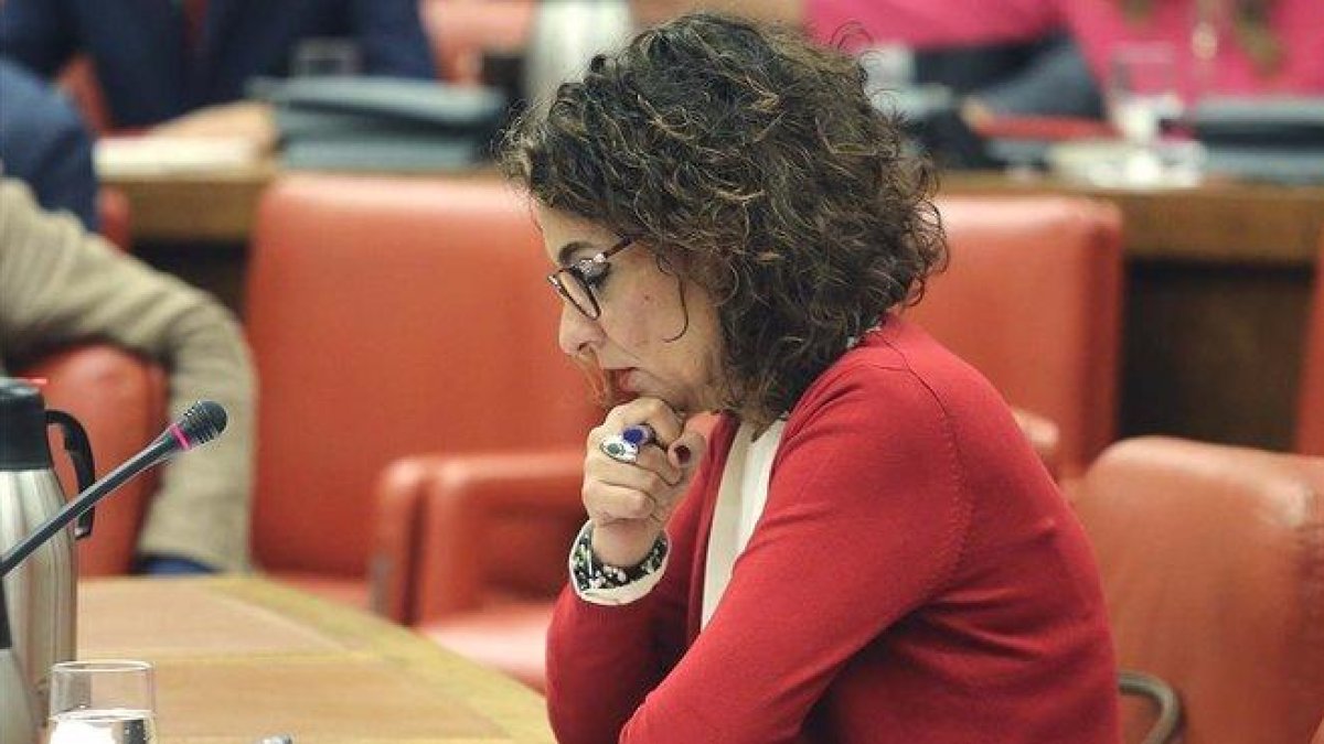 La ministra de Hacienda en funciones, María Jesús Montero, en la Diputación Permanente del Congreso del 22 de octubre.-