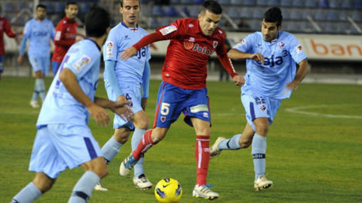 Julio Álvarez llevará en Barcelona el peso del juego numantino. / V. Guisande-