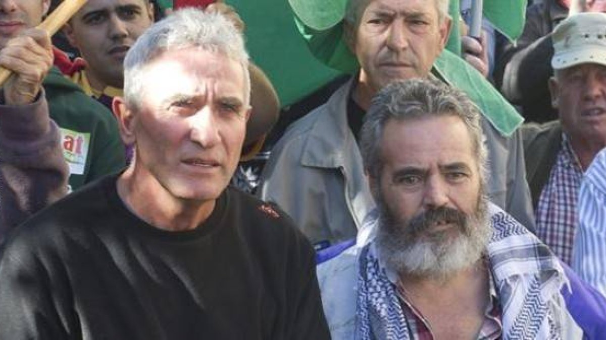 El portavoz nacional del SAT, Diego Cañamero, y el alcalde de Marinaleda, José Manuel Sánchez Gordillo, en una foto de archivo.-Foto: EFE / MIGUEL ÁNGEL MOLINA