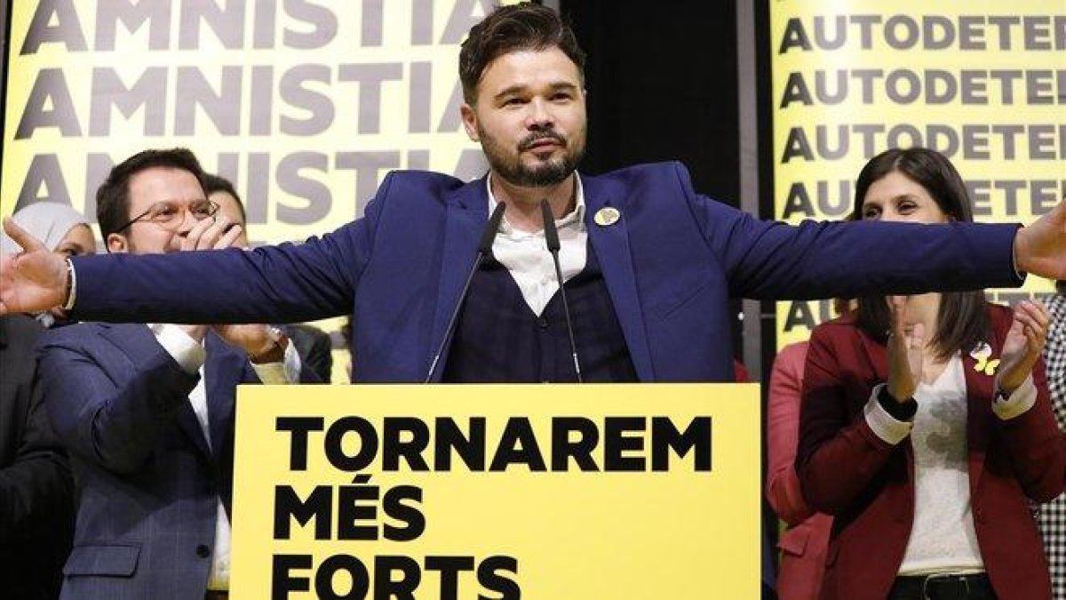 Gabriel Rufián y Pere Aragonès, en la noche electoral.-FERRAN NADEU