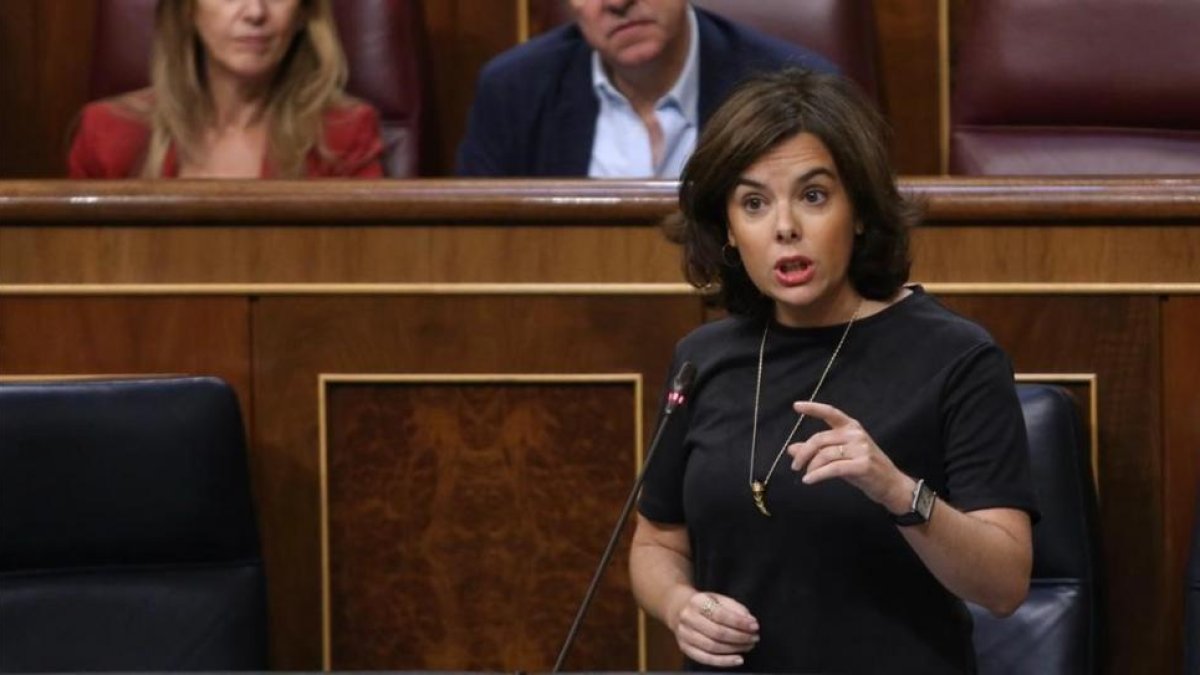 La vicepresidenta, Soraya Sáenz de Santamaría, durante la sesión de control al Gobierno en el Congreso, el 12 de julio.-JUAN MANUEL PRATS