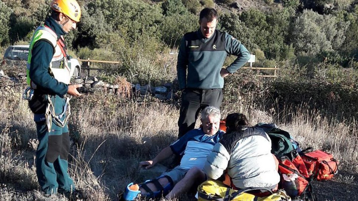 Un momento del rescate del herido-E. S.