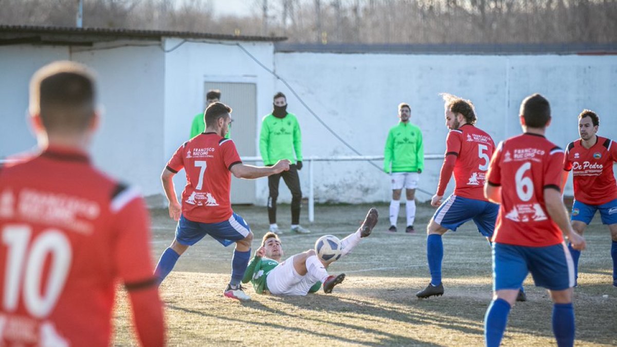 Imagen del partido que jugó el Uxama hace dos fines de semana en el campo del San José. HDS