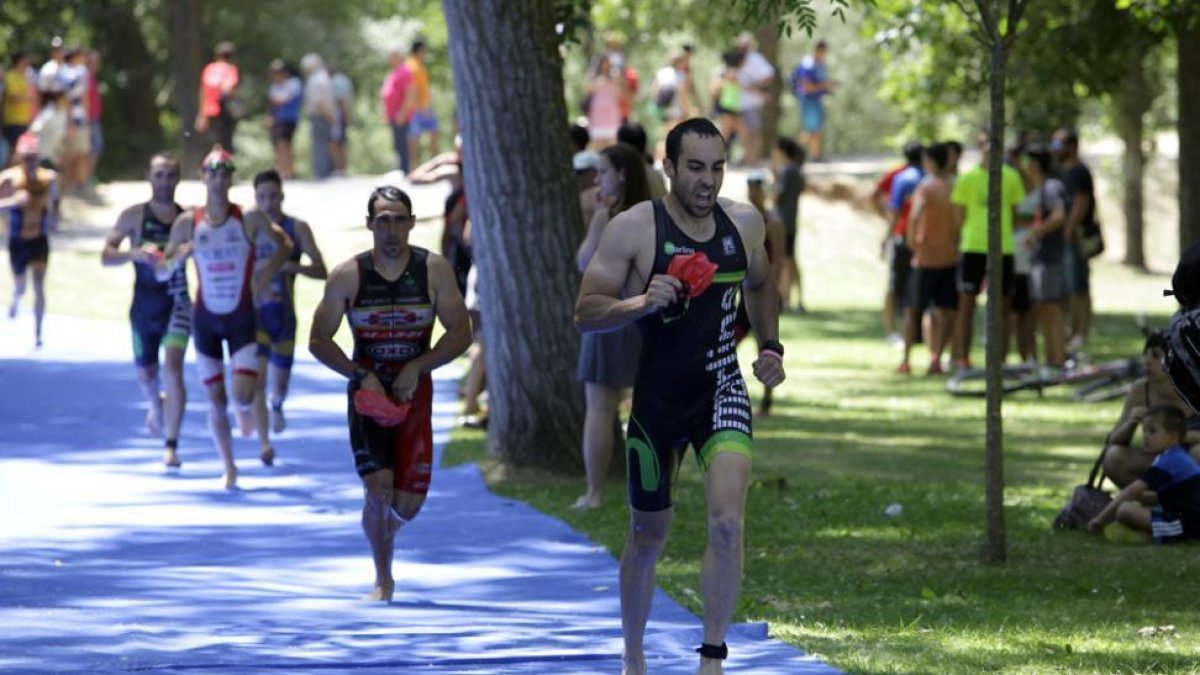 Almazán fue el escenario de un doble campeonato de España, de duatlón el sábado y de triatlón el domingo.-Diego Mayor
