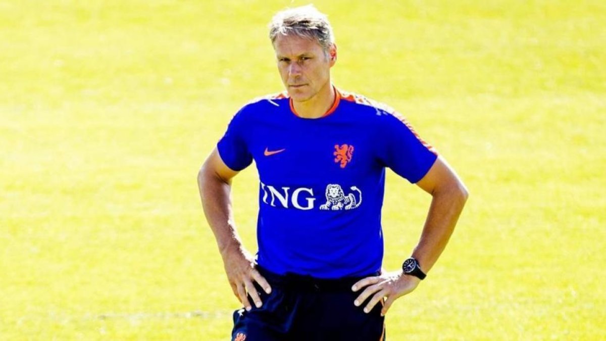 Marco van Basten, en un entrenamiento con la selección holandesa.-AFP / ROBIN VAN LONKHUIJSEN