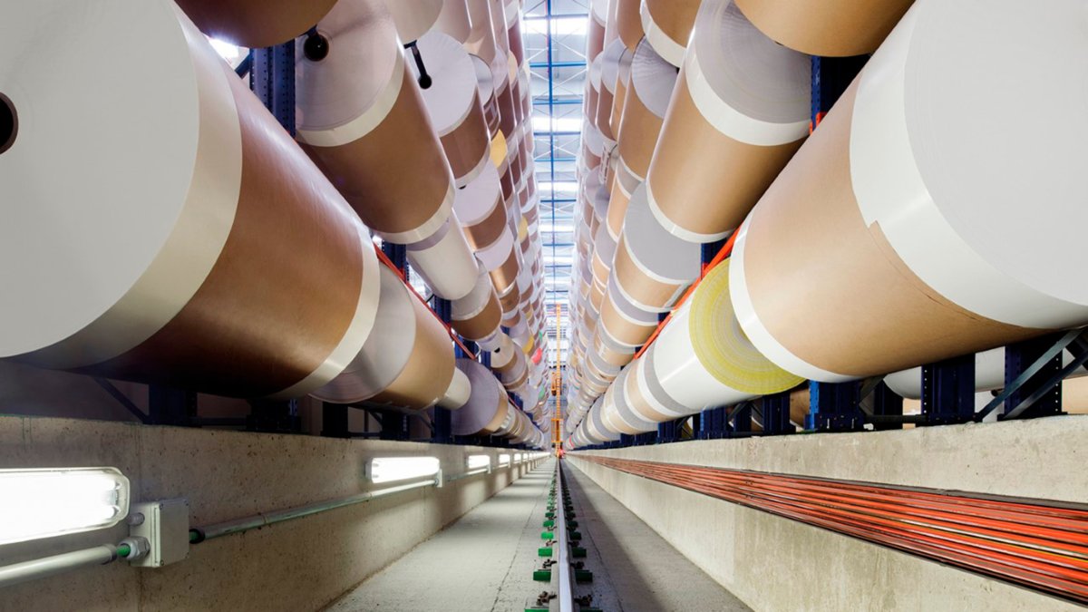 Bobinas de papel en la fábrica.-HDS