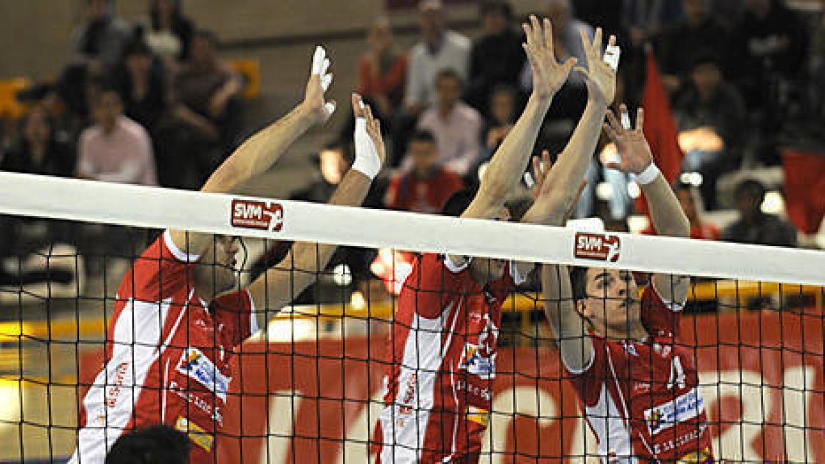 Varios jugadores del CMA durante un partido de la pasada temporada. / VALENTÍN GUISANDE-