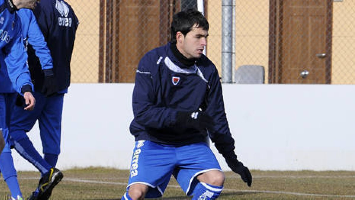 Miguel Bedoya durante un entrenamiento del equipo. / VALENTÍN GUISANDE-