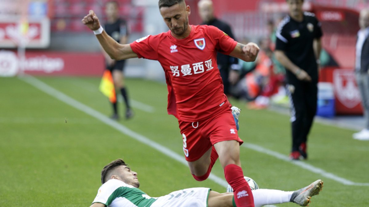 Adri Castellano se perdió el último partido en Málaga por un problema muscular. LUIS ÁNGEL TEJEDOR
