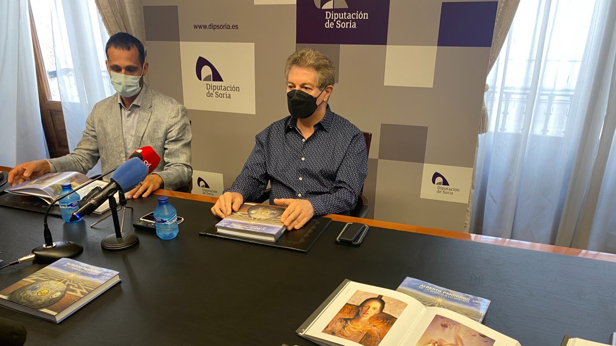 Enrique Rubio junto al autor de la obra, Alberto Pancorbo.-HDS
