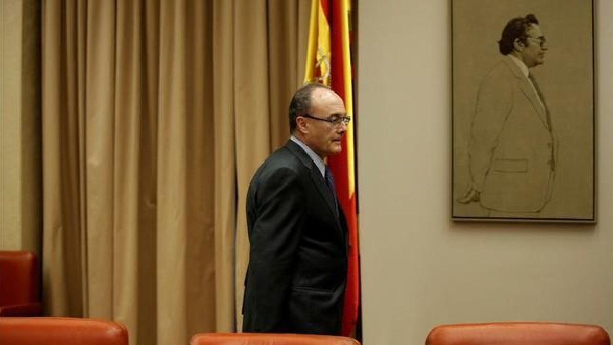 Luis María Linde en el Congreso de los Diputados, en una imagen de archivo.-JOSÉ LUIS ROCA