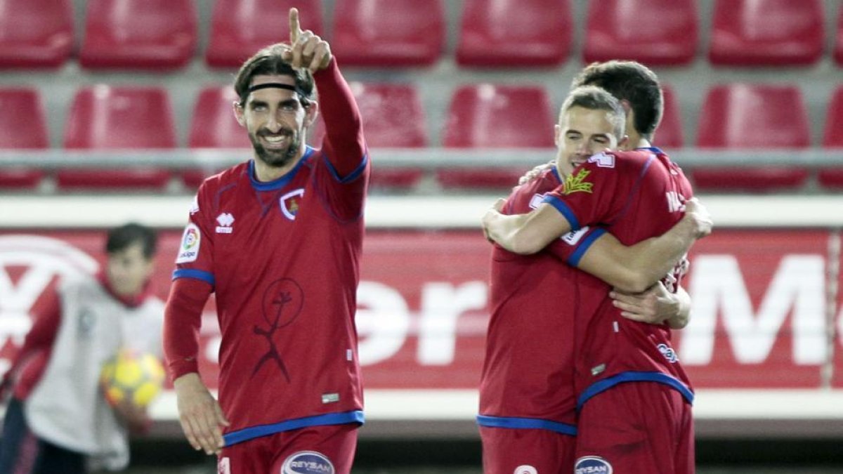 Marc Mateu, Ripa y Nacho festejan uno de los goles durante el último partido del Numancia ante el Sevilla Atlético la semana pasada.-MARIO TEJEDOR