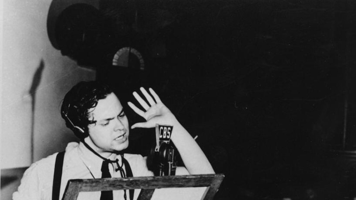 Orson Welles, durante una de las emisiones de la CBS-HDS