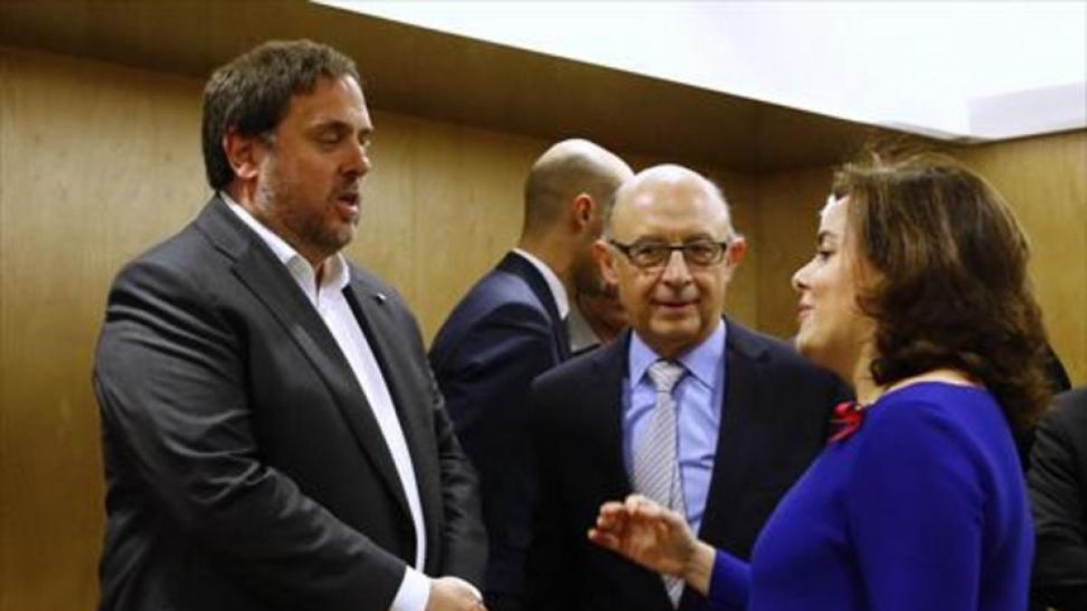 Junqueras, Montoro y Sáenz de Santamaría, en el 2016.-AGUSTÍN CATALÁN